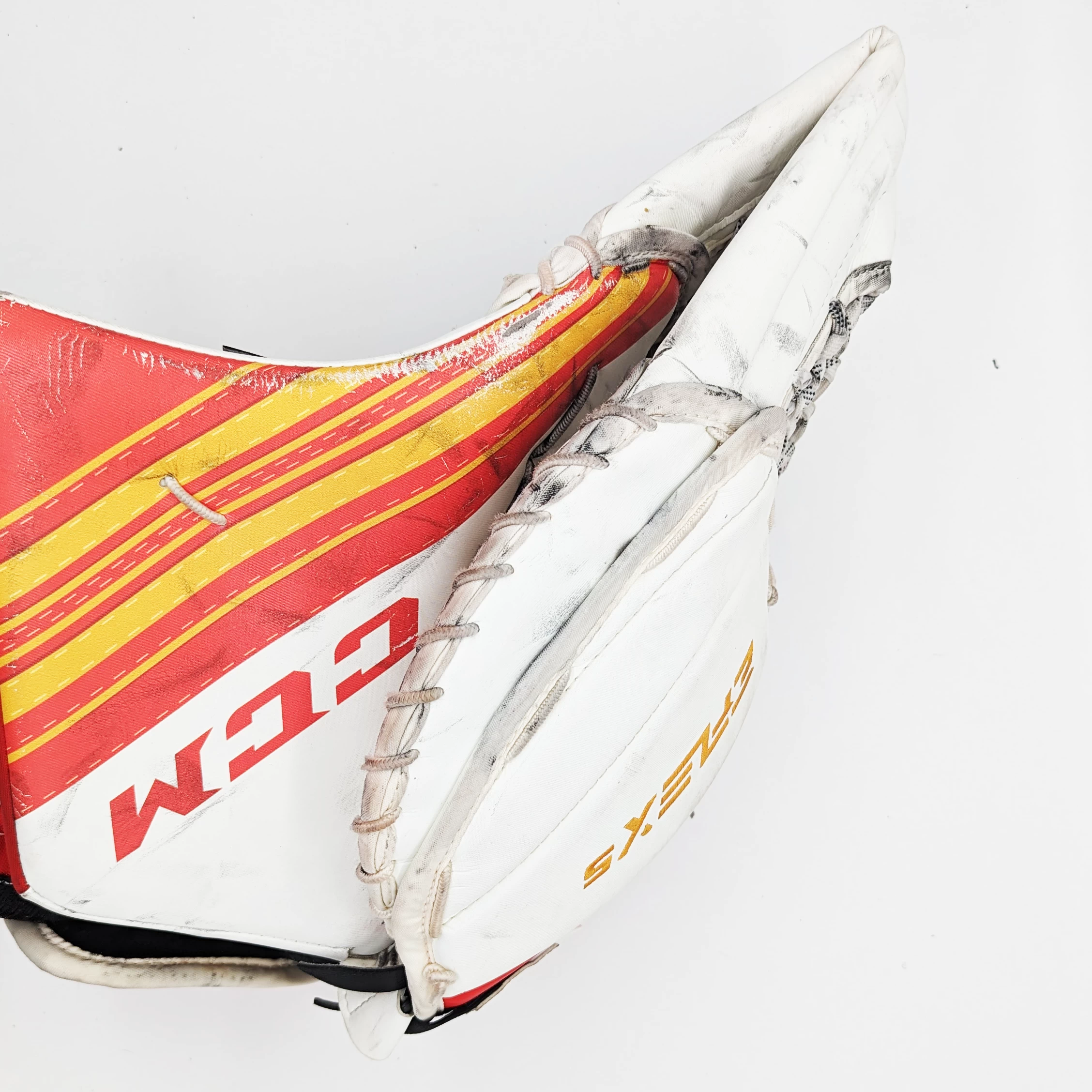 CCM Extreme Flex 5 - Used Pro Stock Goalie Glove (White/Yellow/Red) 3 CCM Extreme Flex 5 - Used Pro Stock Goalie Glove (White/Yellow/Red) - Image 3