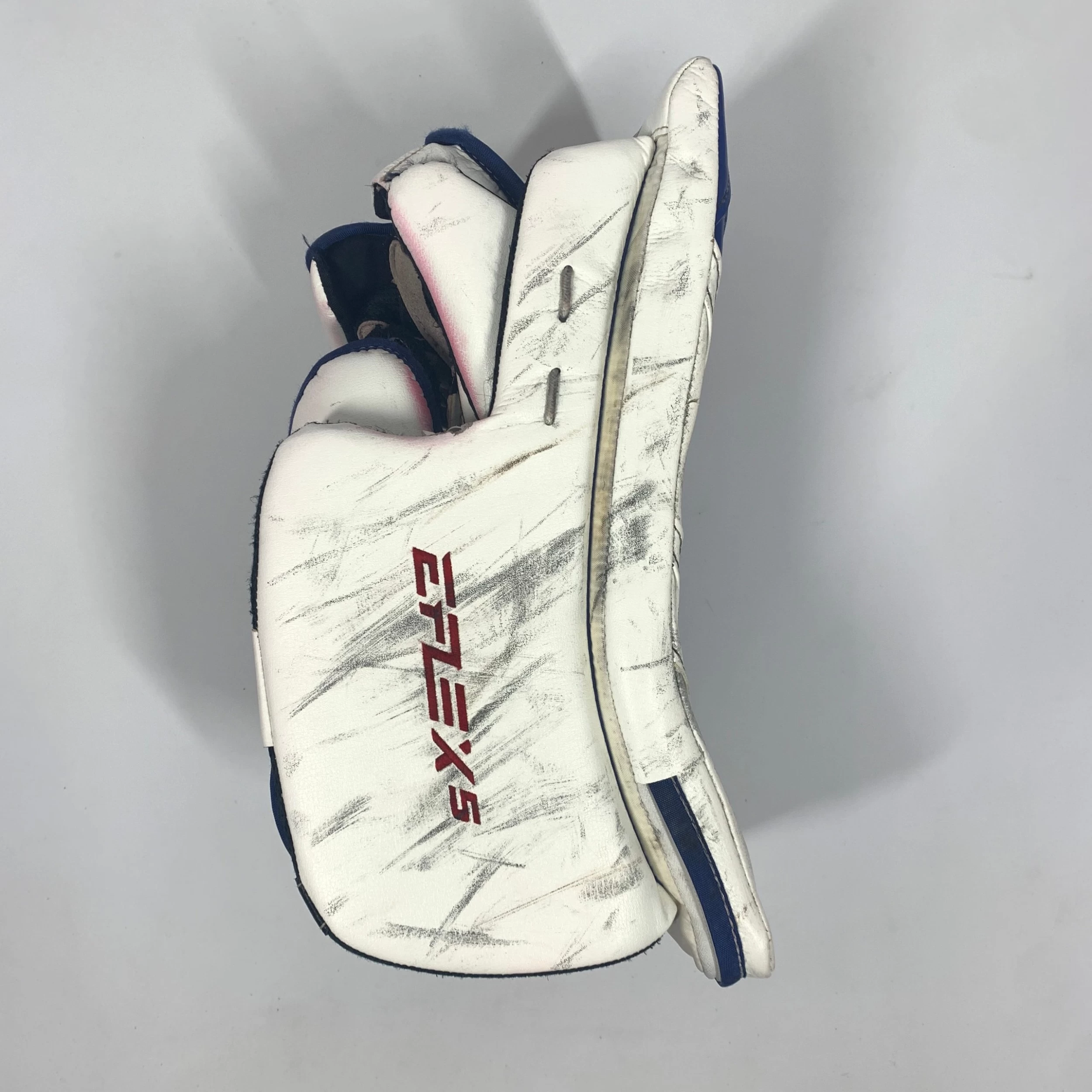Used CCM Extreme Flex 5 - Pro Stock Goalie Blocker (White/Red/Blue) 2 Used CCM Extreme Flex 5 - Pro Stock Goalie Blocker (White/Red/Blue) - Image 2