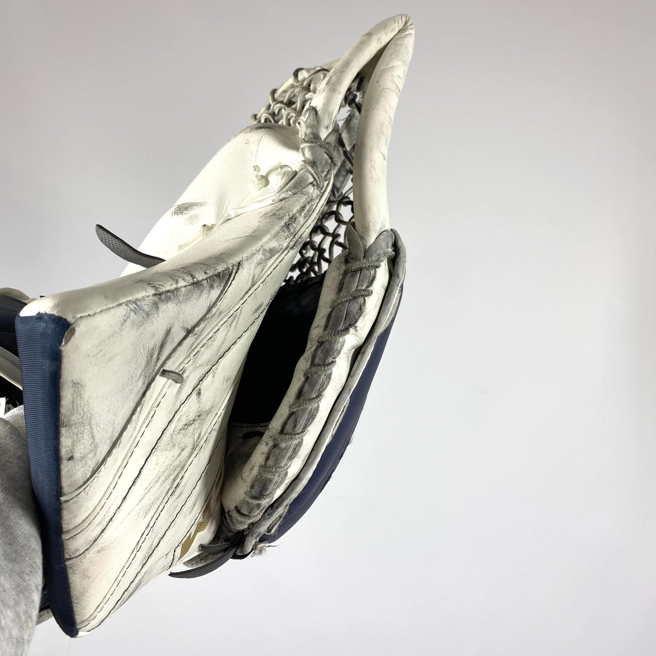 CCM Extreme Flex 5 - Used Pro Stock Goalie Glove (White/Gold/Navy) 4 CCM Extreme Flex 5 - Used Pro Stock Goalie Glove (White/Gold/Navy) - Image 4