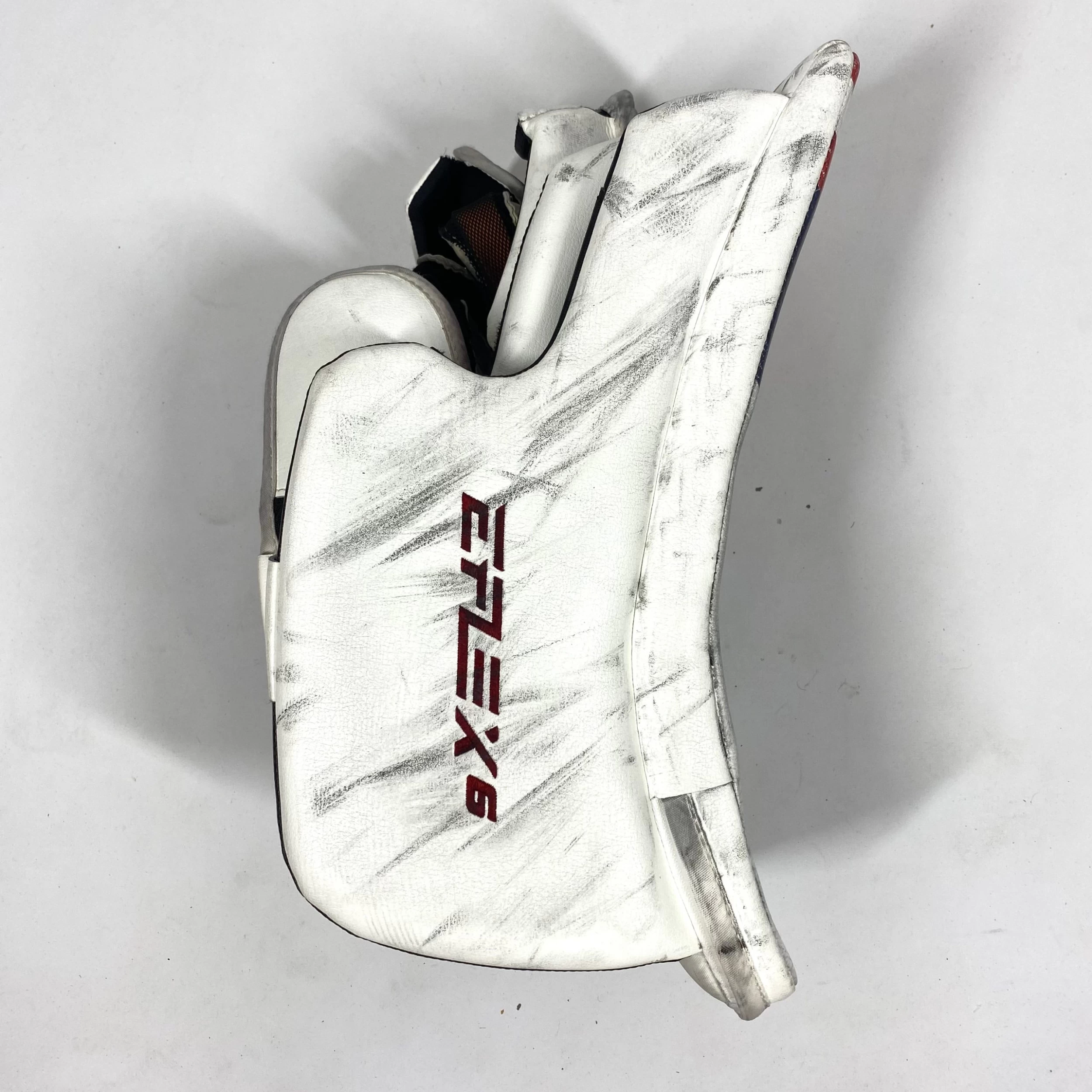 CCM Extreme Flex 6 - Used Goalie Blocker (Red/White/Blue) 2 CCM Extreme Flex 6 - Used Goalie Blocker (Red/White/Blue) - Image 2