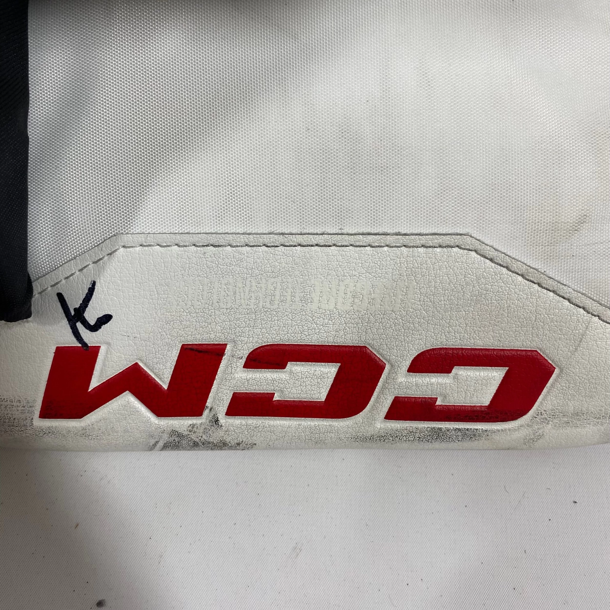 CCM Extreme Flex 6 - Used Goalie Blocker (Red/White/Blue) 4 CCM Extreme Flex 6 - Used Goalie Blocker (Red/White/Blue) - Image 4