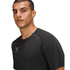 BAUER Lululemon METAL VENT TECH SHORT SLEEVE FW22 20 BAUER Lululemon METAL VENT TECH SHORT SLEEVE FW22 -Hockey Shop metalvent black 3
